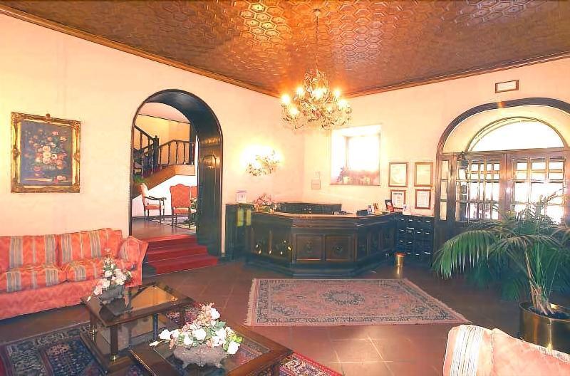 Hotel&Ristorante Miramonti Palazzo Storico Ριέτι Εξωτερικό φωτογραφία