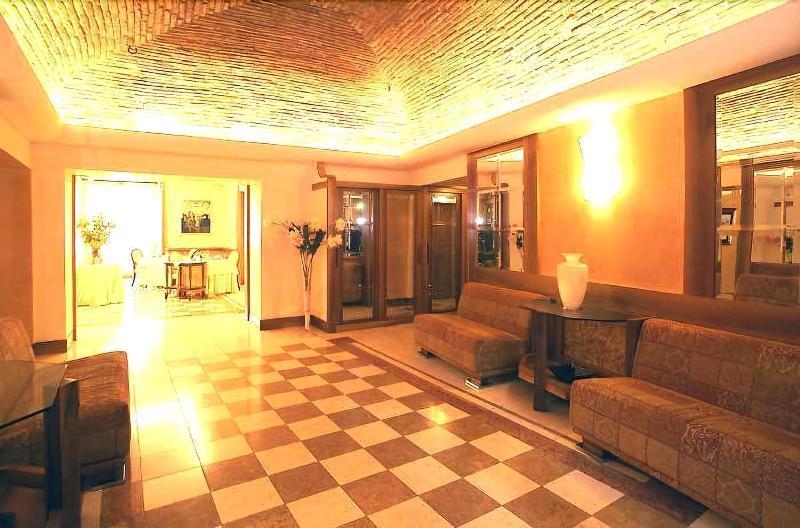 Hotel&Ristorante Miramonti Palazzo Storico Ριέτι Εξωτερικό φωτογραφία