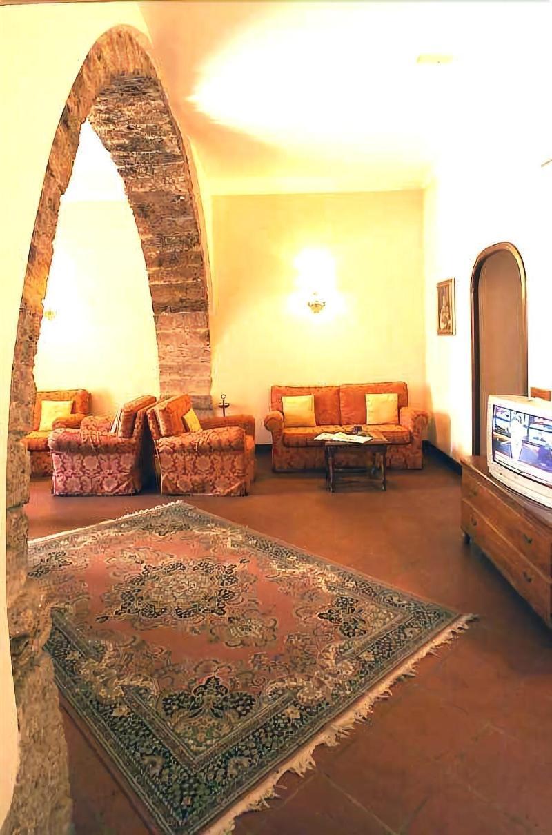 Hotel&Ristorante Miramonti Palazzo Storico Ριέτι Εξωτερικό φωτογραφία