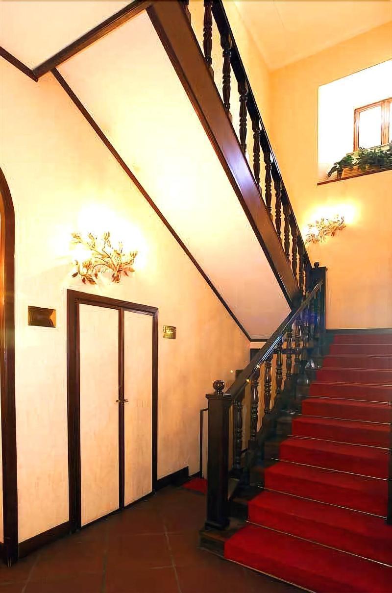 Hotel&Ristorante Miramonti Palazzo Storico Ριέτι Εξωτερικό φωτογραφία