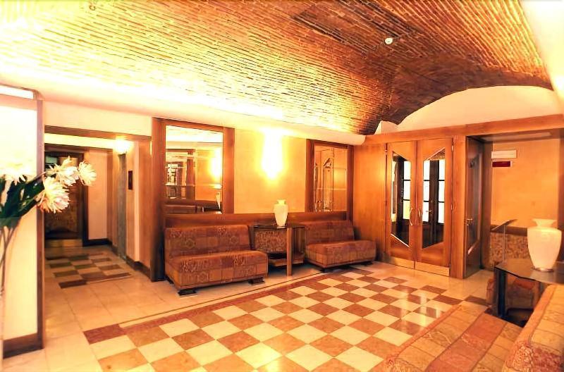 Hotel&Ristorante Miramonti Palazzo Storico Ριέτι Εξωτερικό φωτογραφία