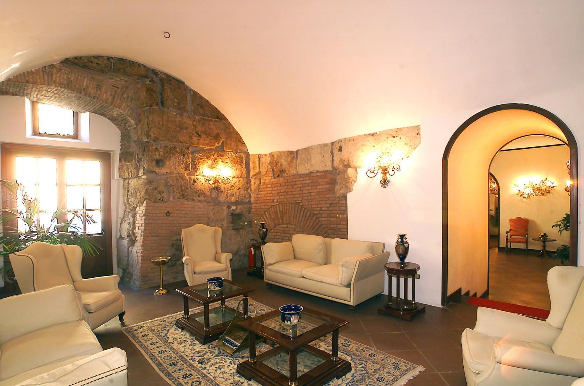 Hotel&Ristorante Miramonti Palazzo Storico Ριέτι Εξωτερικό φωτογραφία