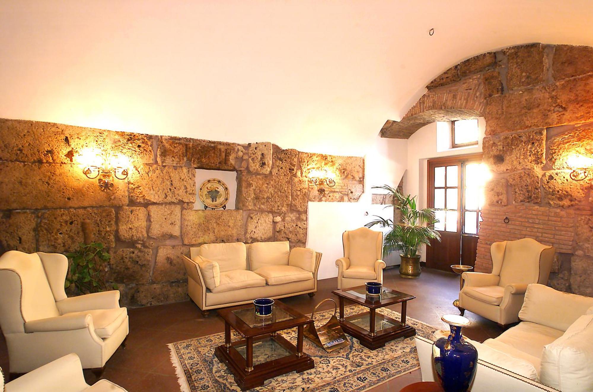 Hotel&Ristorante Miramonti Palazzo Storico Ριέτι Εξωτερικό φωτογραφία