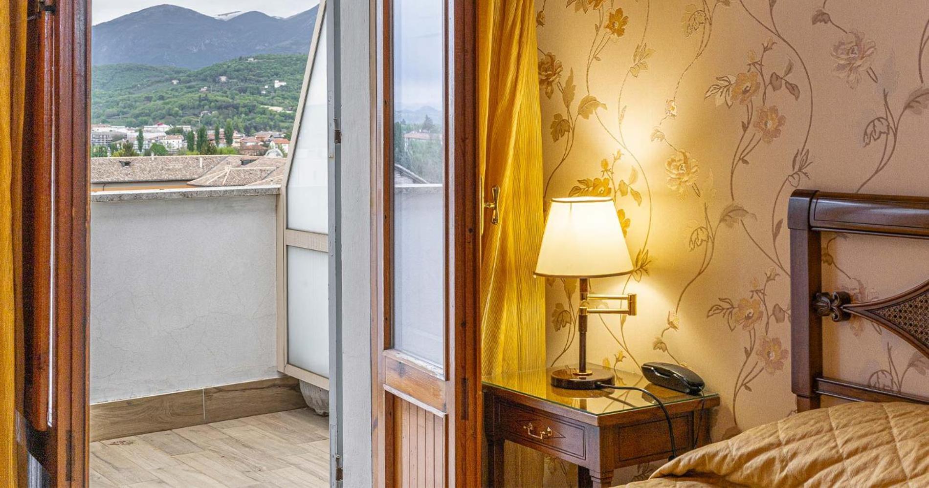 Hotel&Ristorante Miramonti Palazzo Storico Ριέτι Εξωτερικό φωτογραφία
