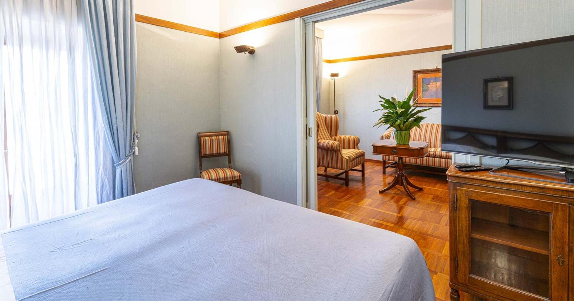 Hotel&Ristorante Miramonti Palazzo Storico Ριέτι Εξωτερικό φωτογραφία