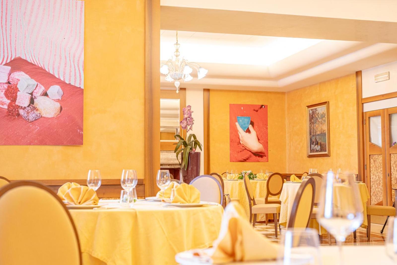Hotel&Ristorante Miramonti Palazzo Storico Ριέτι Εξωτερικό φωτογραφία