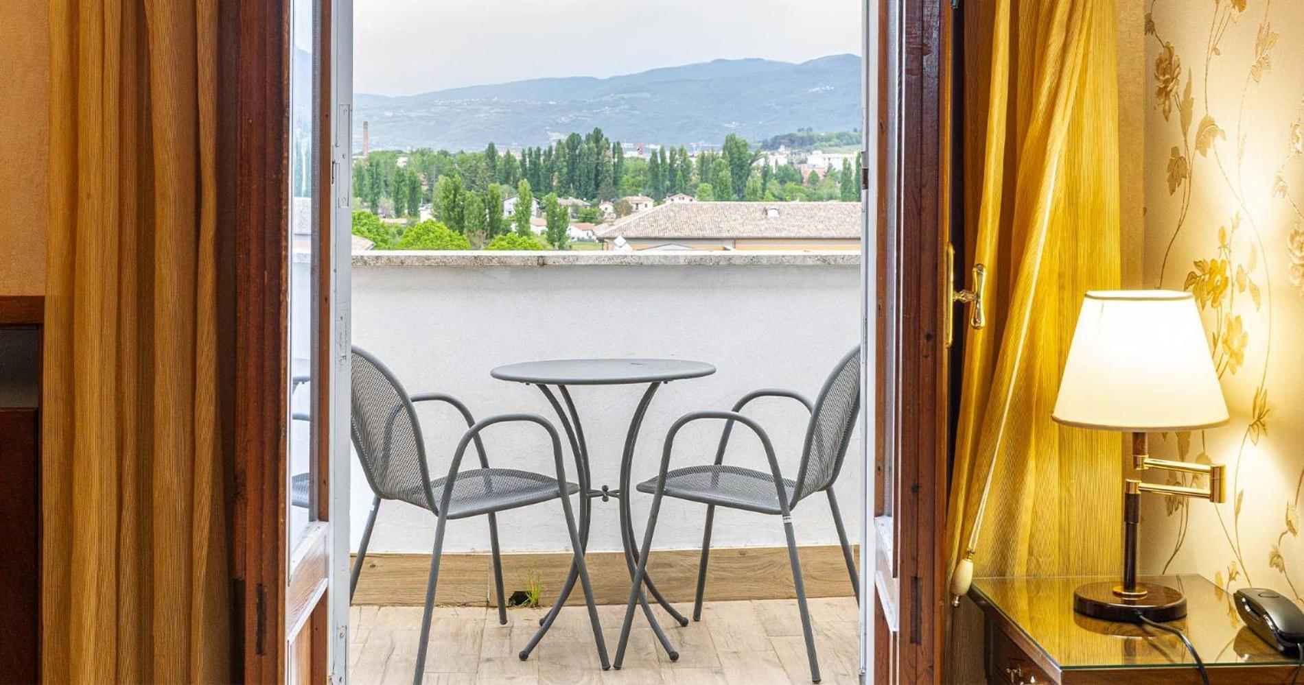 Hotel&Ristorante Miramonti Palazzo Storico Ριέτι Εξωτερικό φωτογραφία